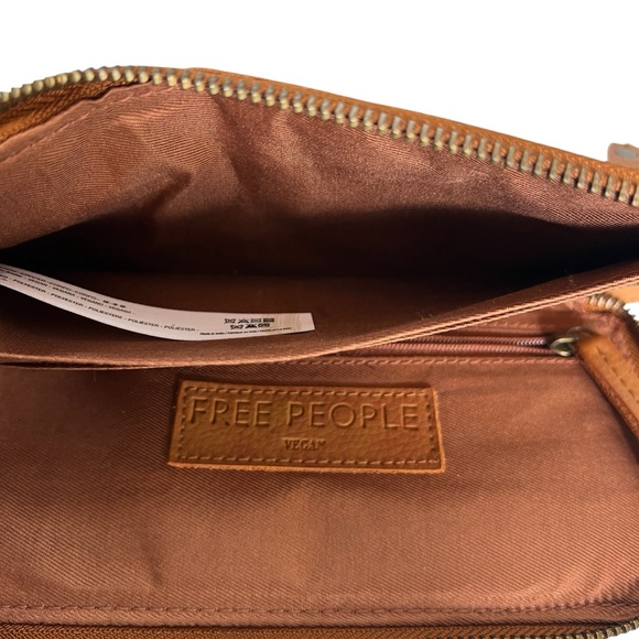 Free People Vegan Leather Wristlet Wallet Brown Zip Around Stud Pull - Picture 4 of 7